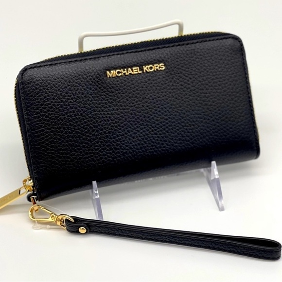 Michael Kors Handbags - Michael Kors LG Flat MF Phone Case Black